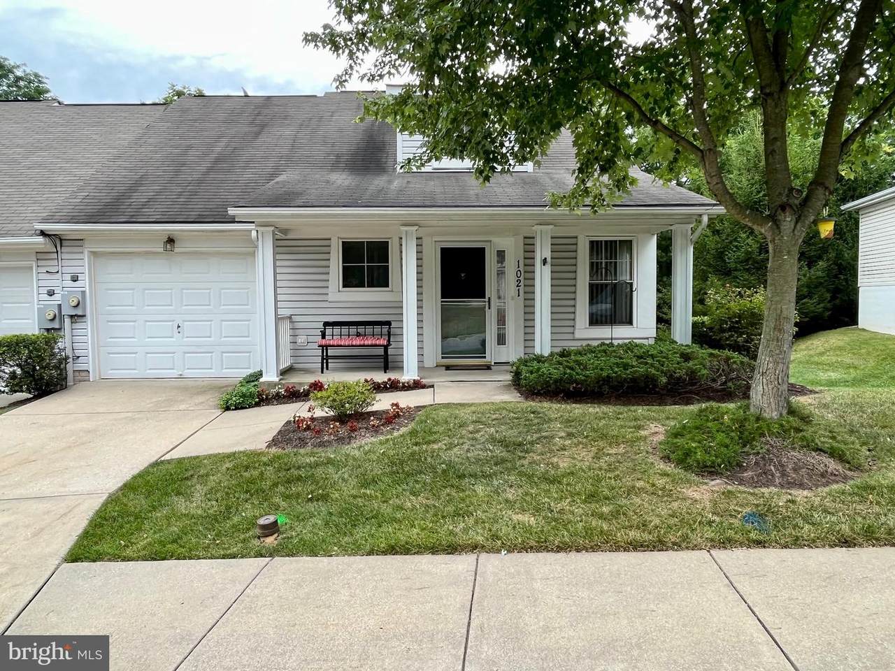 1021 Jousting Way - Photo 1