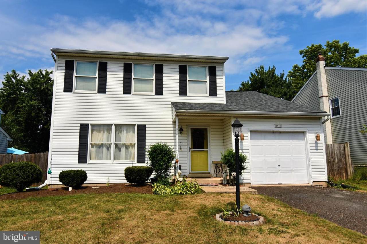 1025 Deerfield Circle - Photo 1