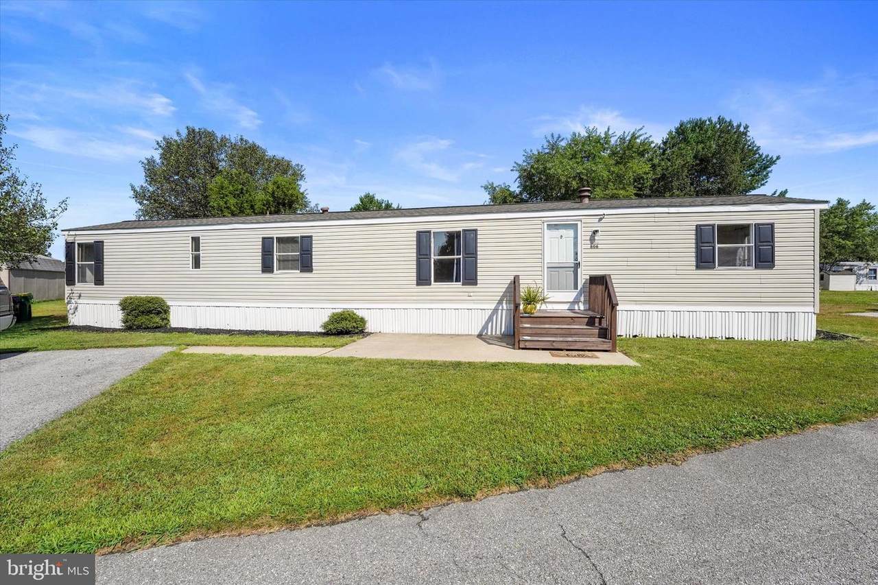 806 Linden Circle - Photo 1