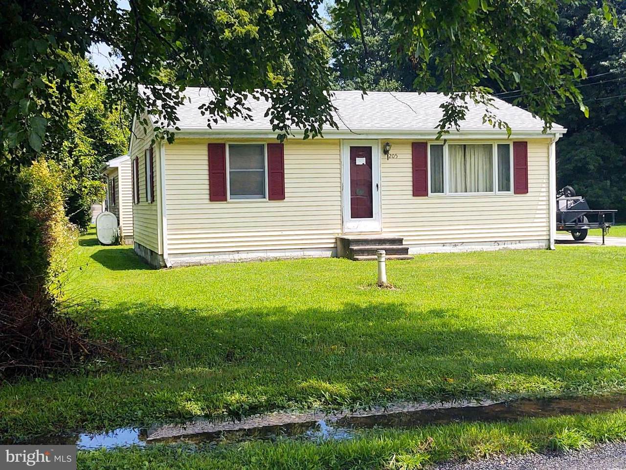 205 Maple Way - Photo 1