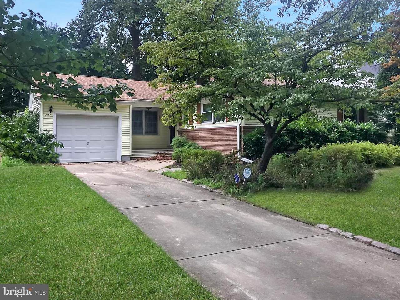 828 Wayside Lane - Photo 1