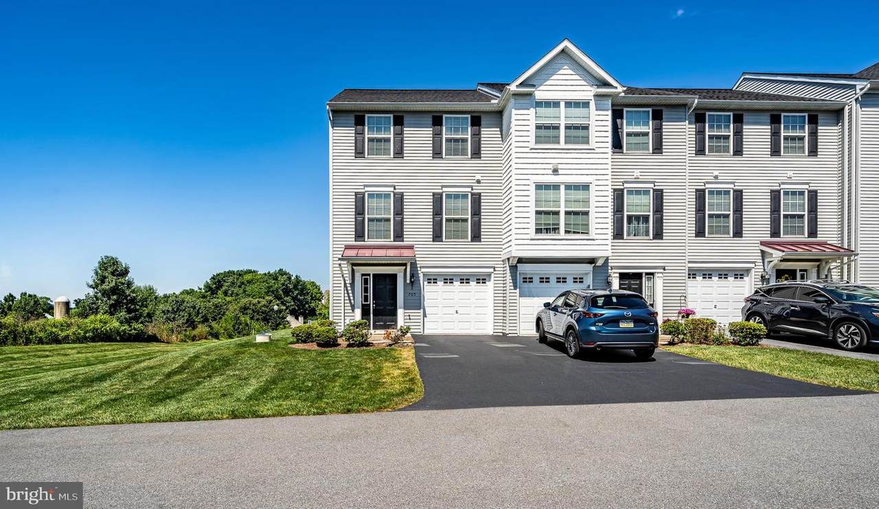 705 Heather Way - Photo 1