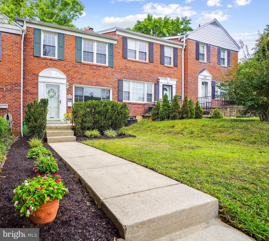 961 Radcliffe Road - Photo 1