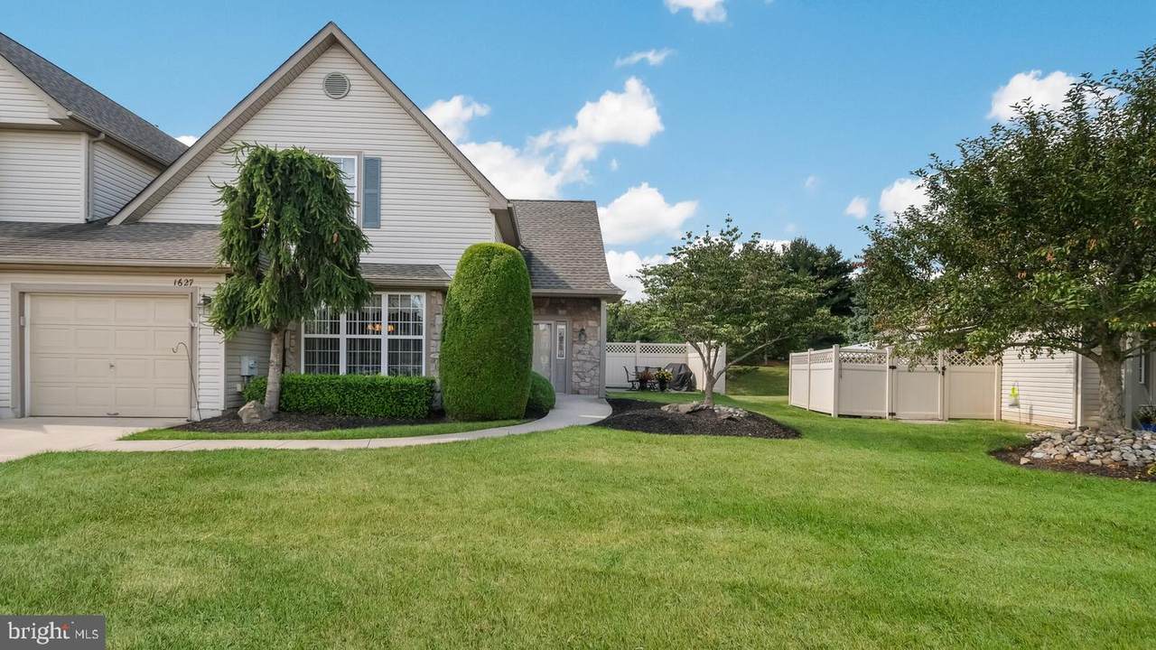 1627 Yorktown Road - Photo 1