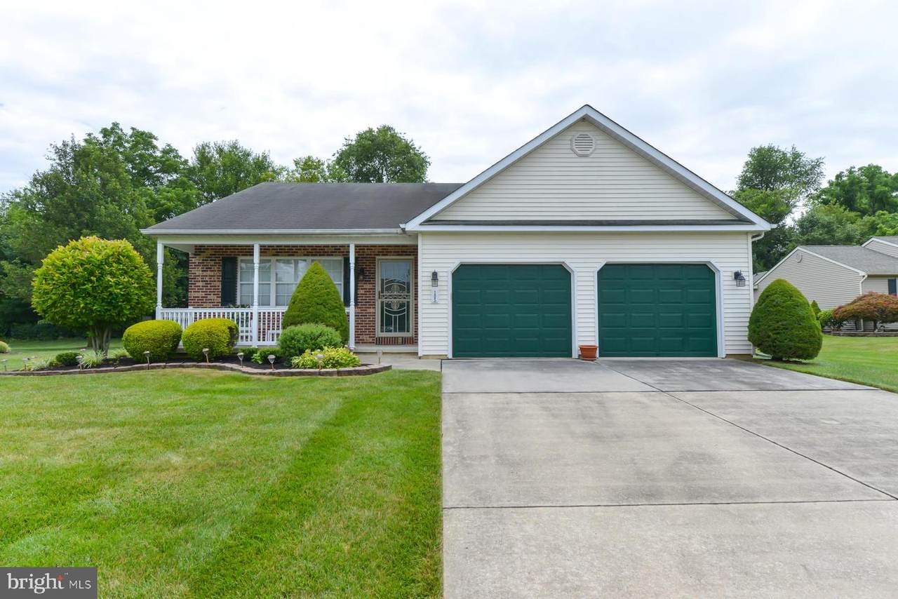 105 Brookhollow Court - Photo 1