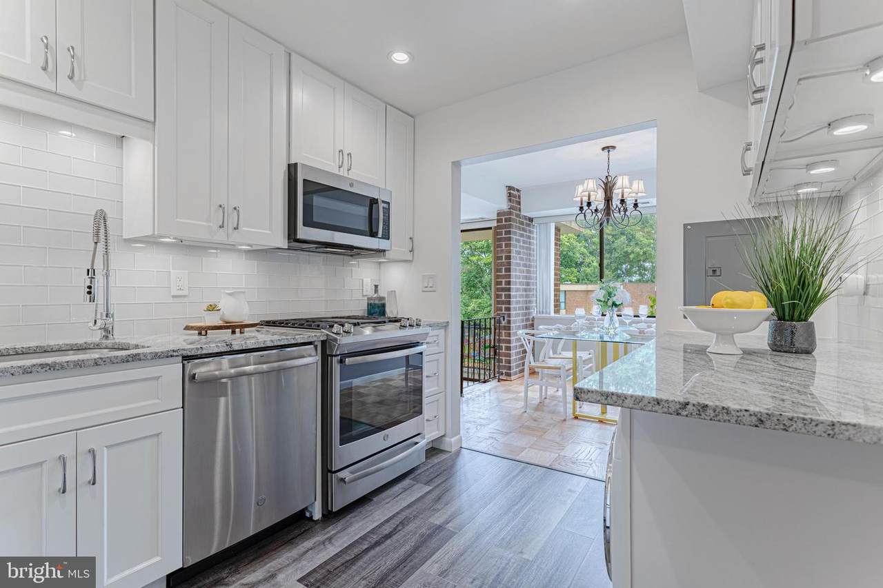 2115 Walsh View Terrace - Photo 1