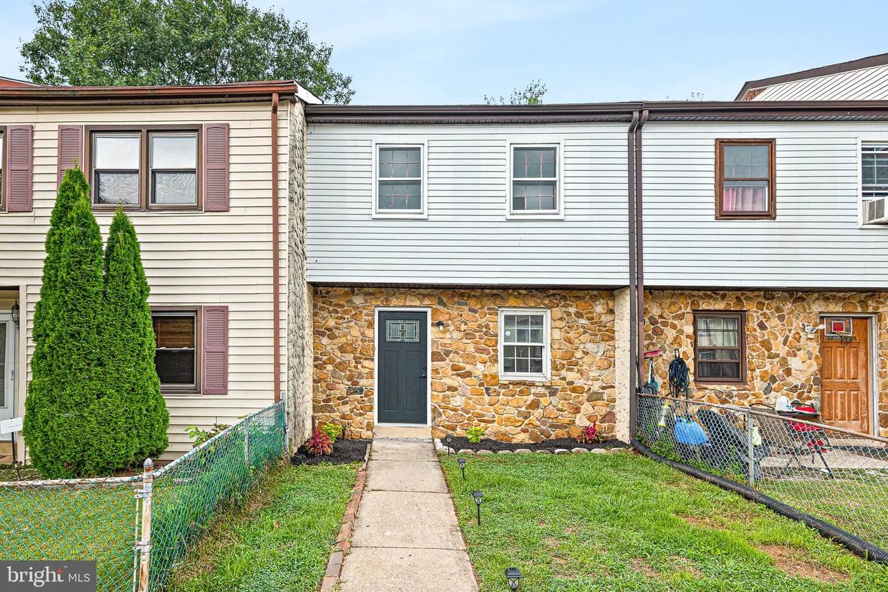 1304 Flanders Way - Photo 1