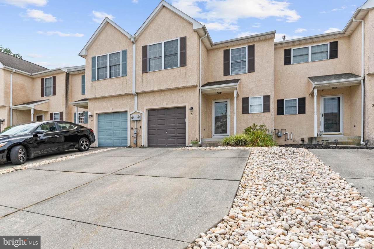 37 Arbour Lane - Photo 1