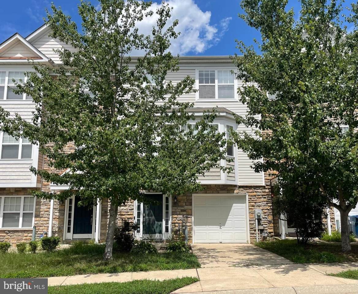 604 Burr Oak Court - Photo 1
