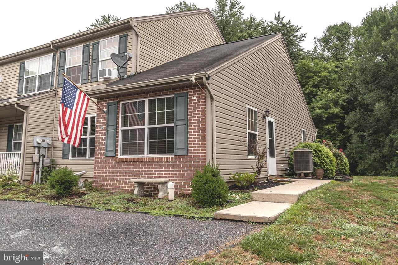 32 Petersburg Lane - Photo 1