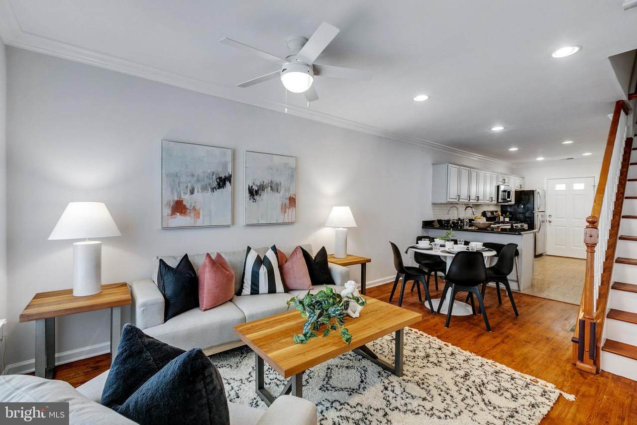 2620 Catharine Street - Photo 1