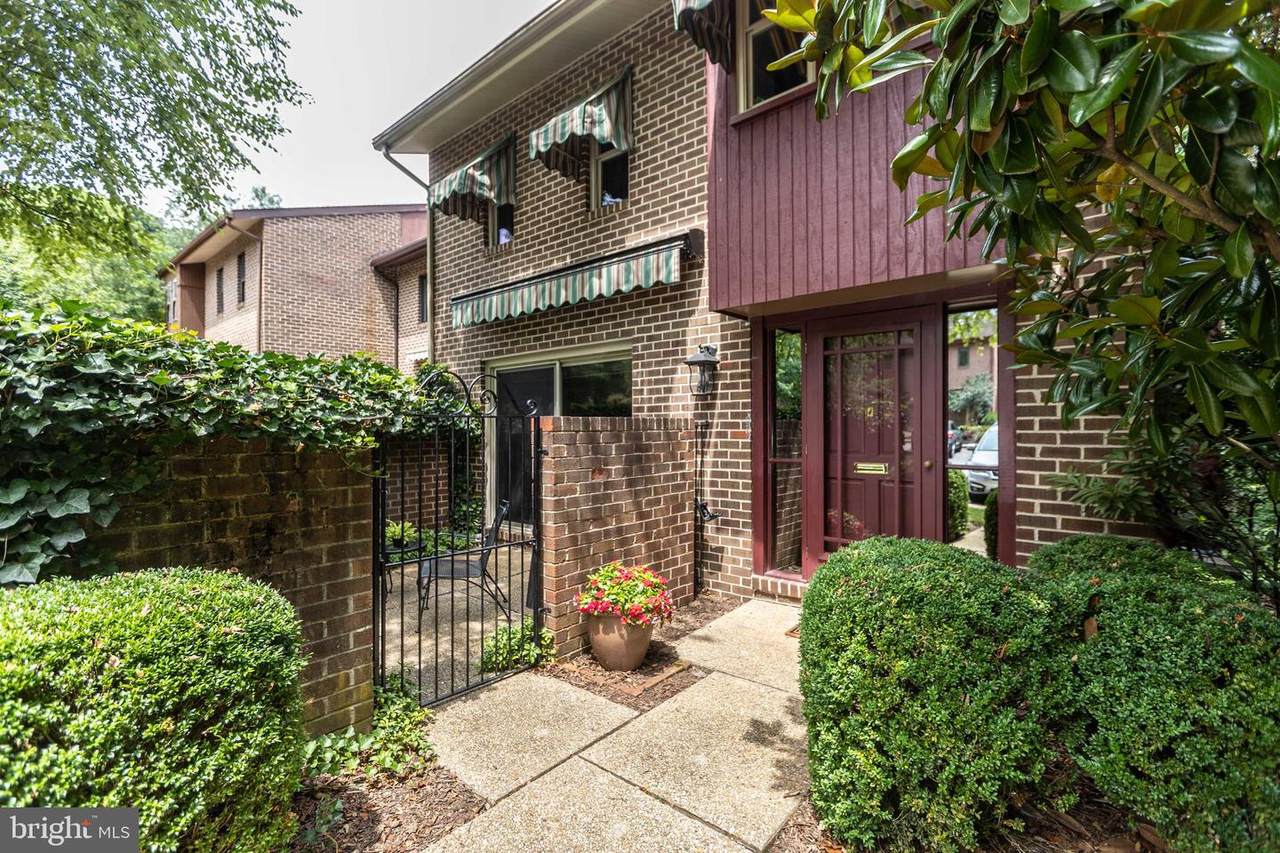 6122 Buckingham Manor Drive - Photo 1