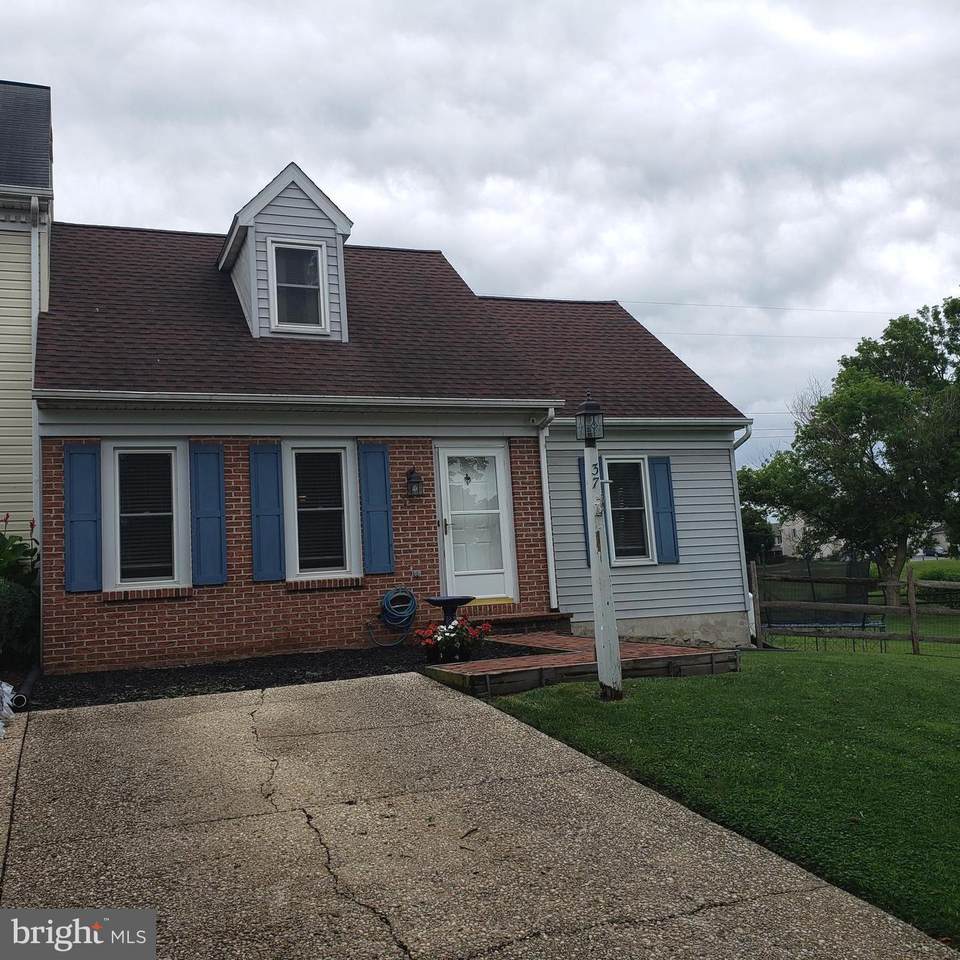 37 Pheasant Lane - Photo 1