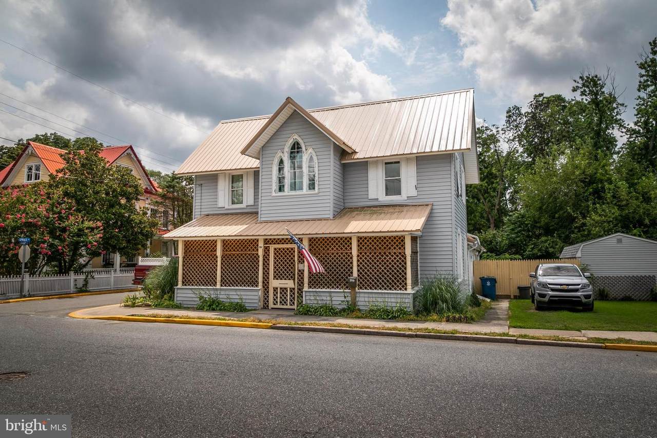 206 4TH Street - Photo 1