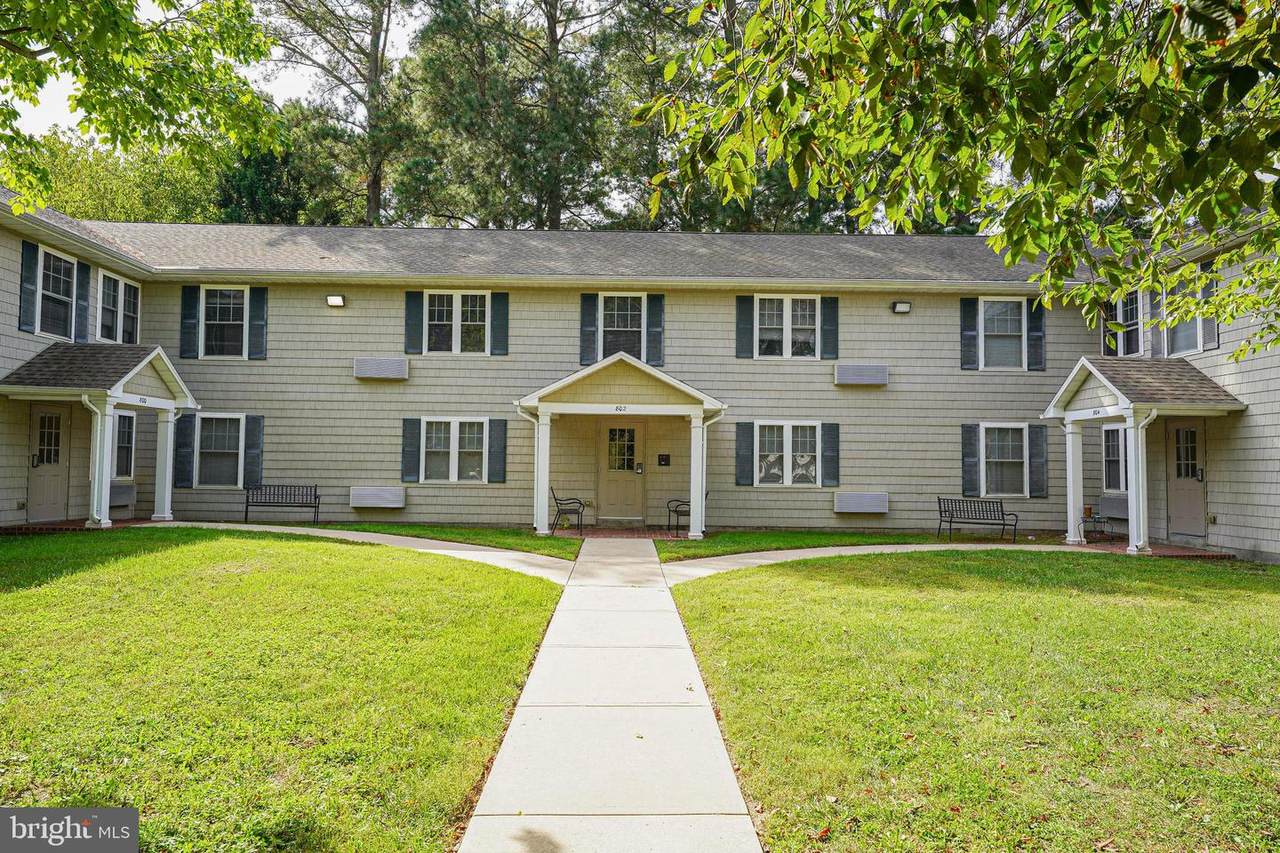 802 Travers Street - Photo 1
