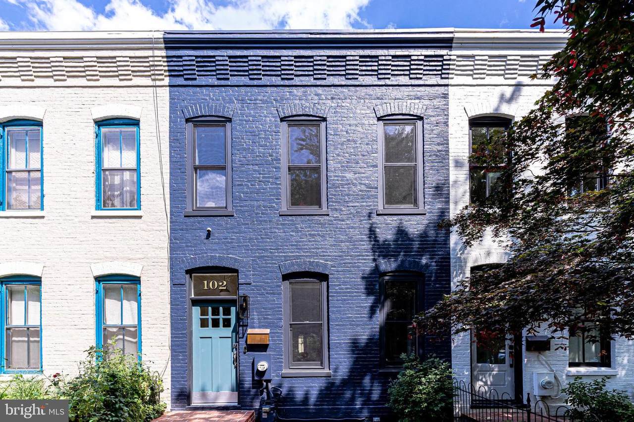 102 10TH Street - Photo 1