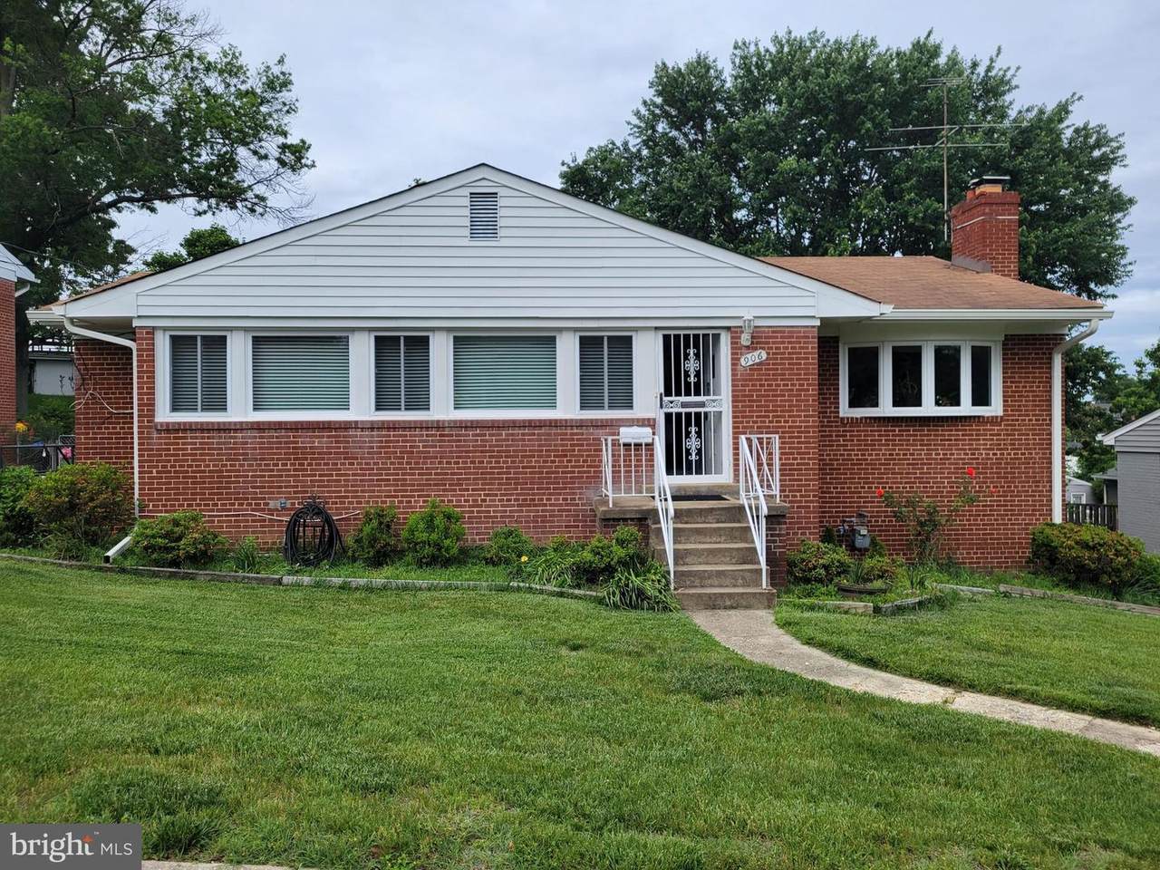 906 Luray Place - Photo 1