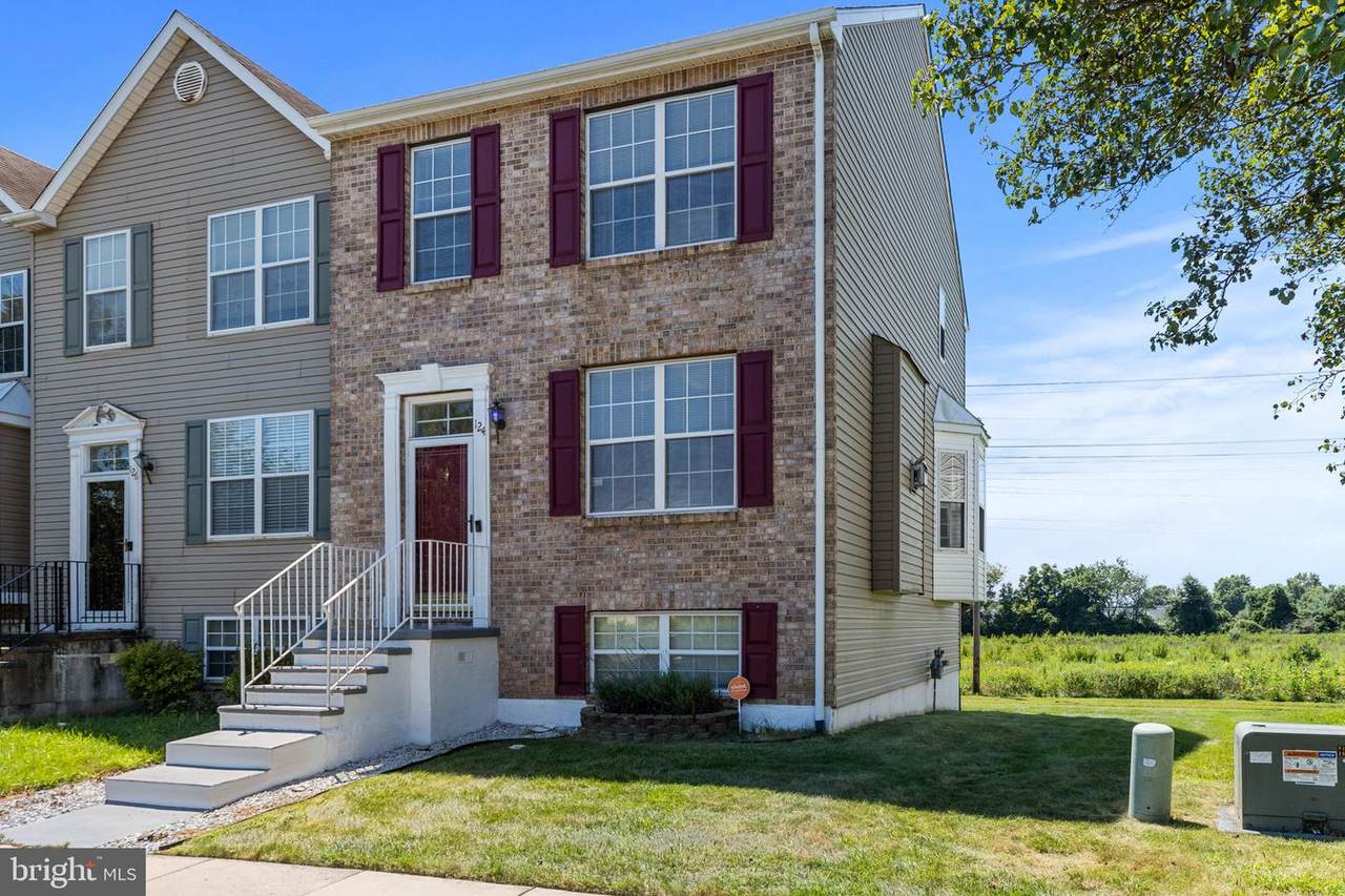 124 Versailles Court - Photo 1