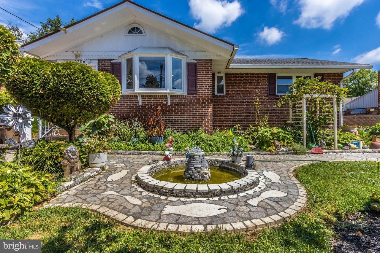 2206 Stanley Avenue - Photo 1