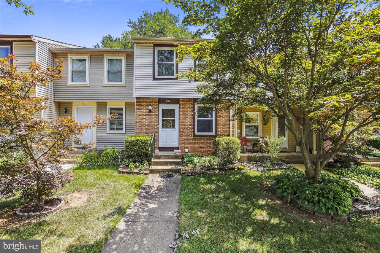 104 Charing Court - Photo 1