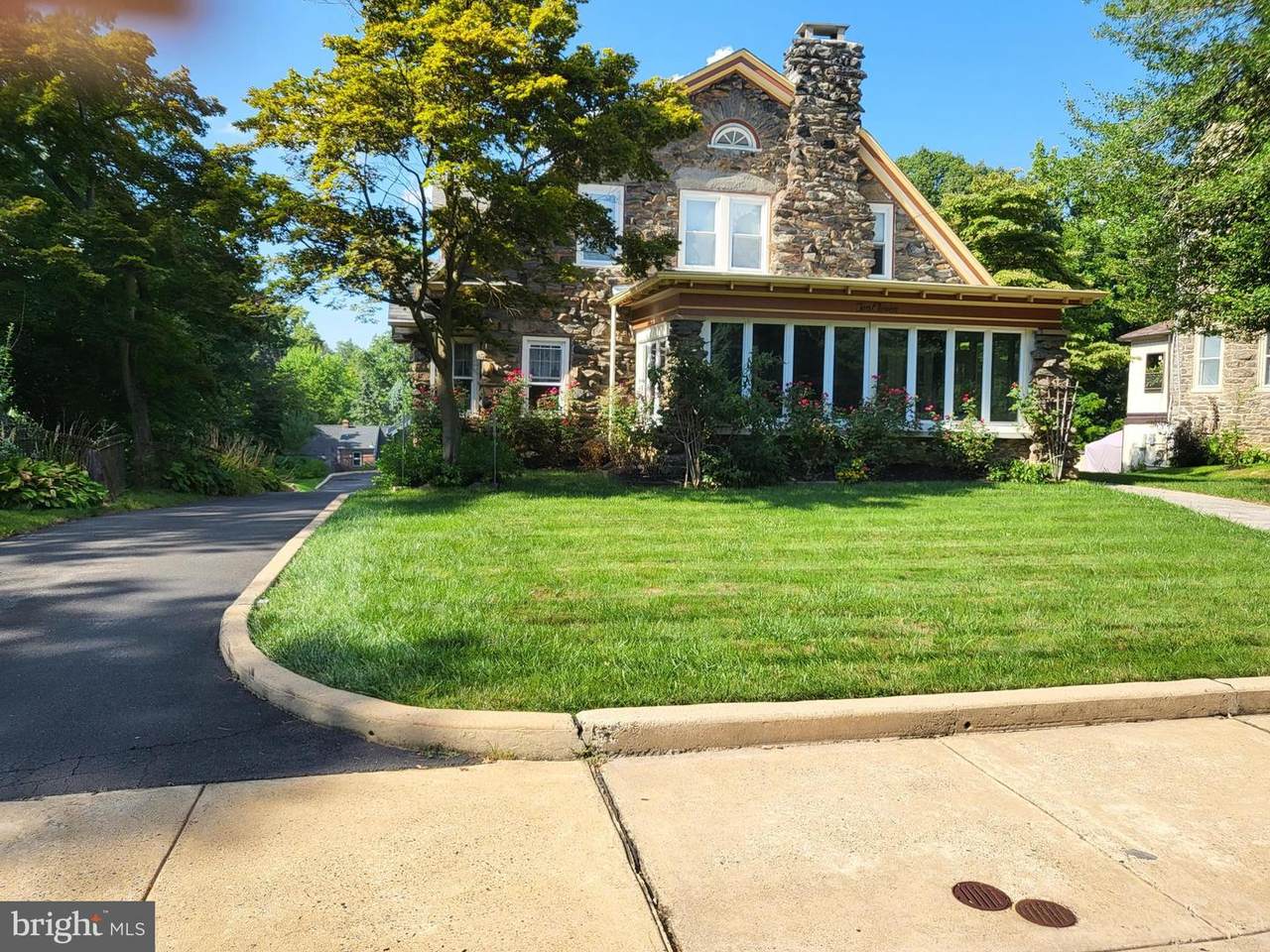 1011 69TH Avenue - Photo 1