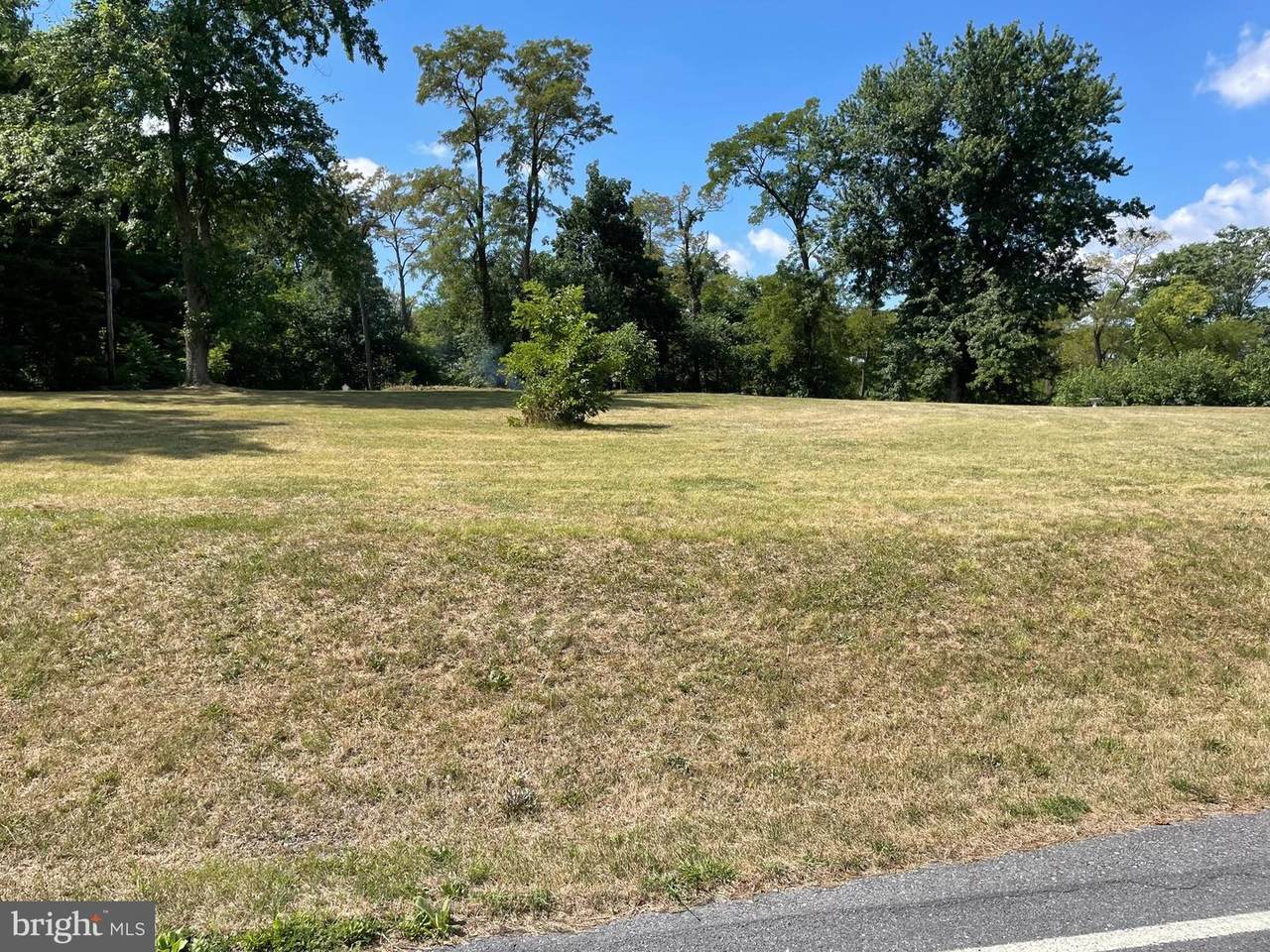 1474 Center Road - Photo 1