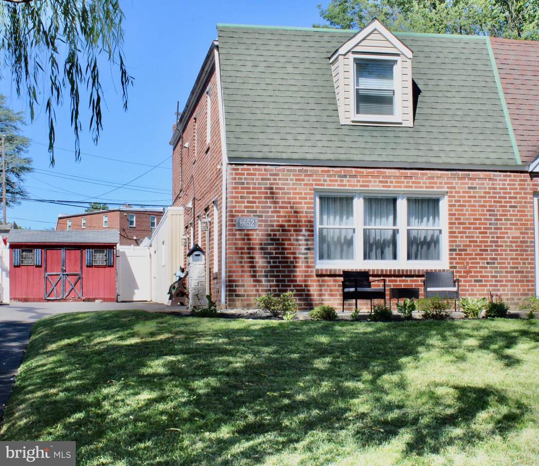 8652 Bloomfield Avenue - Photo 1