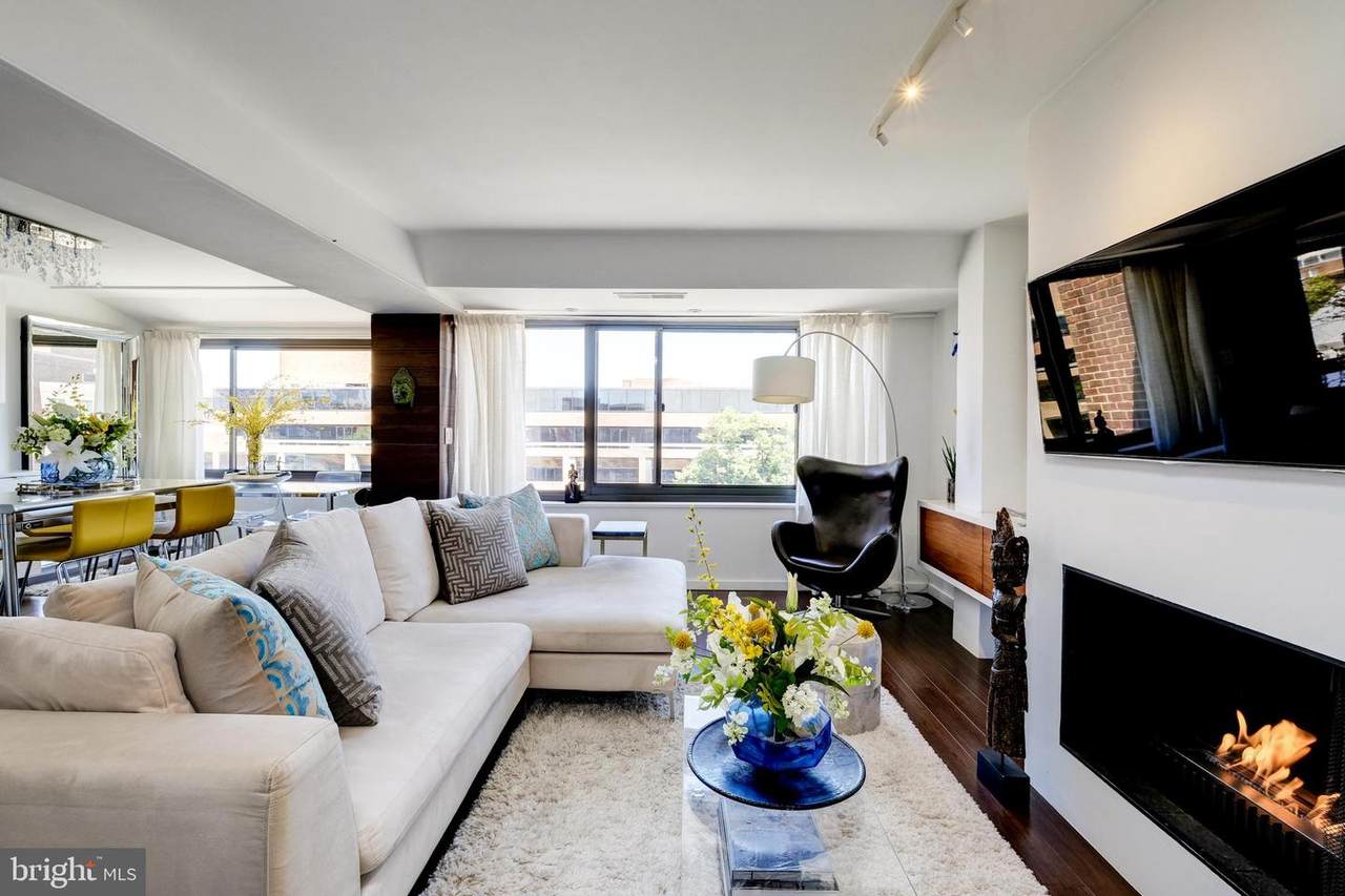 1077 30TH Street - Photo 1
