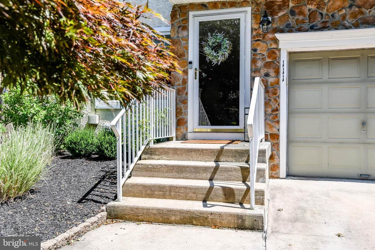 111 Hearthstone - Photo 1