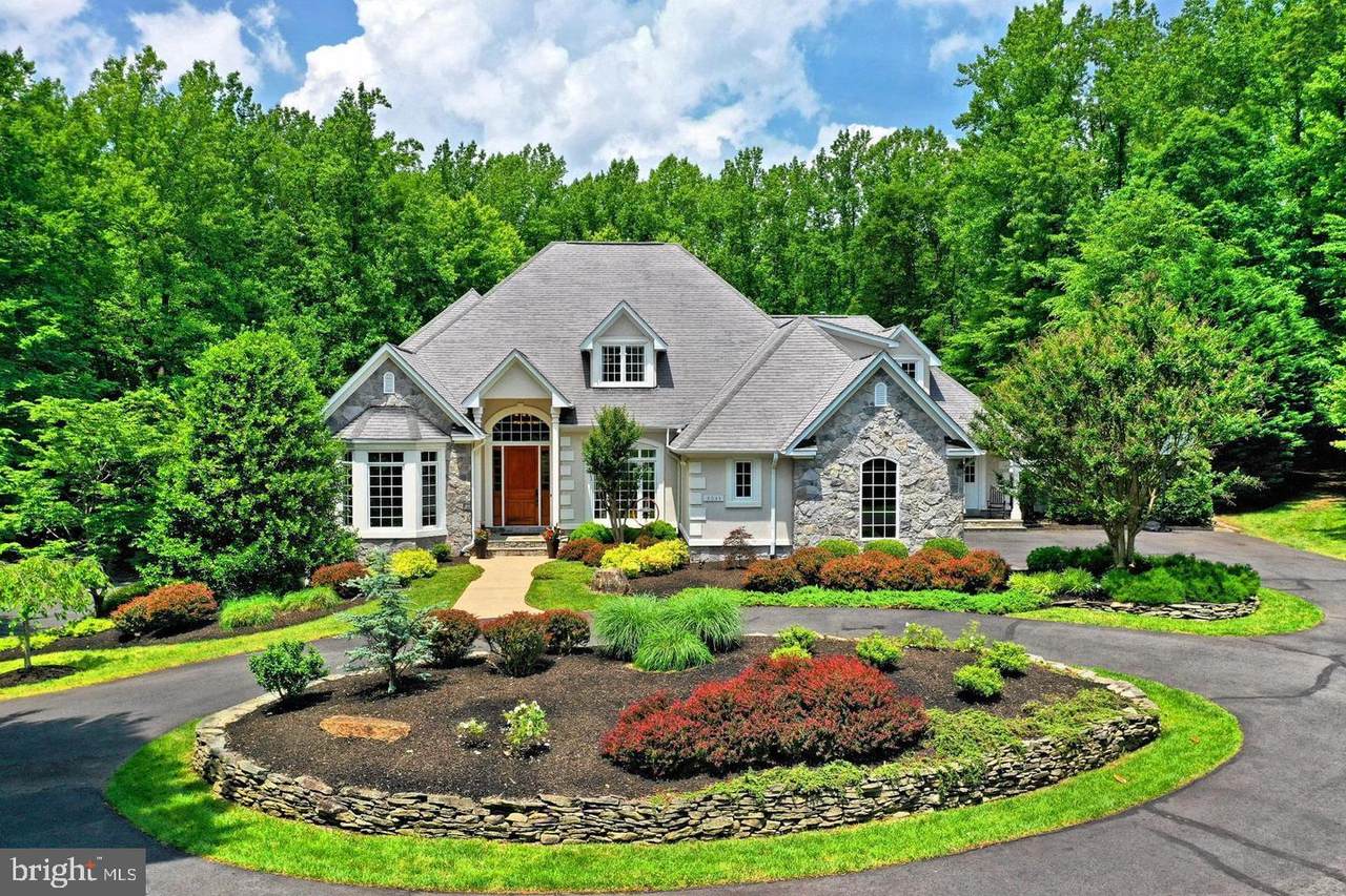 5033-5033 Huntwood Manor Drive - Photo 1