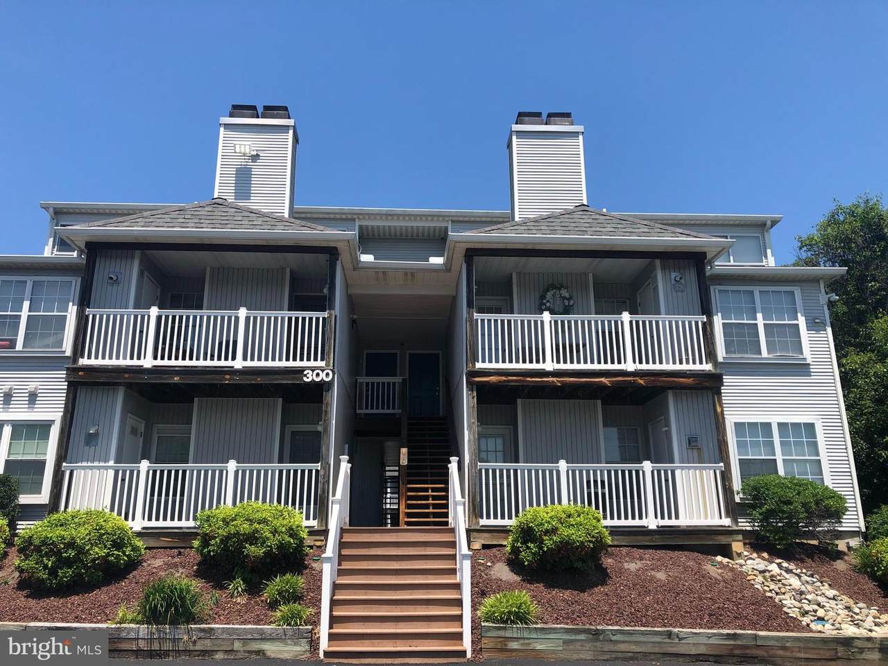 305 Waters Edge Drive - Photo 1