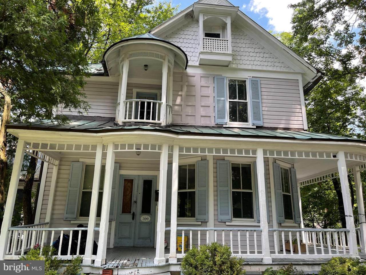 300 Great Falls Street - Photo 1