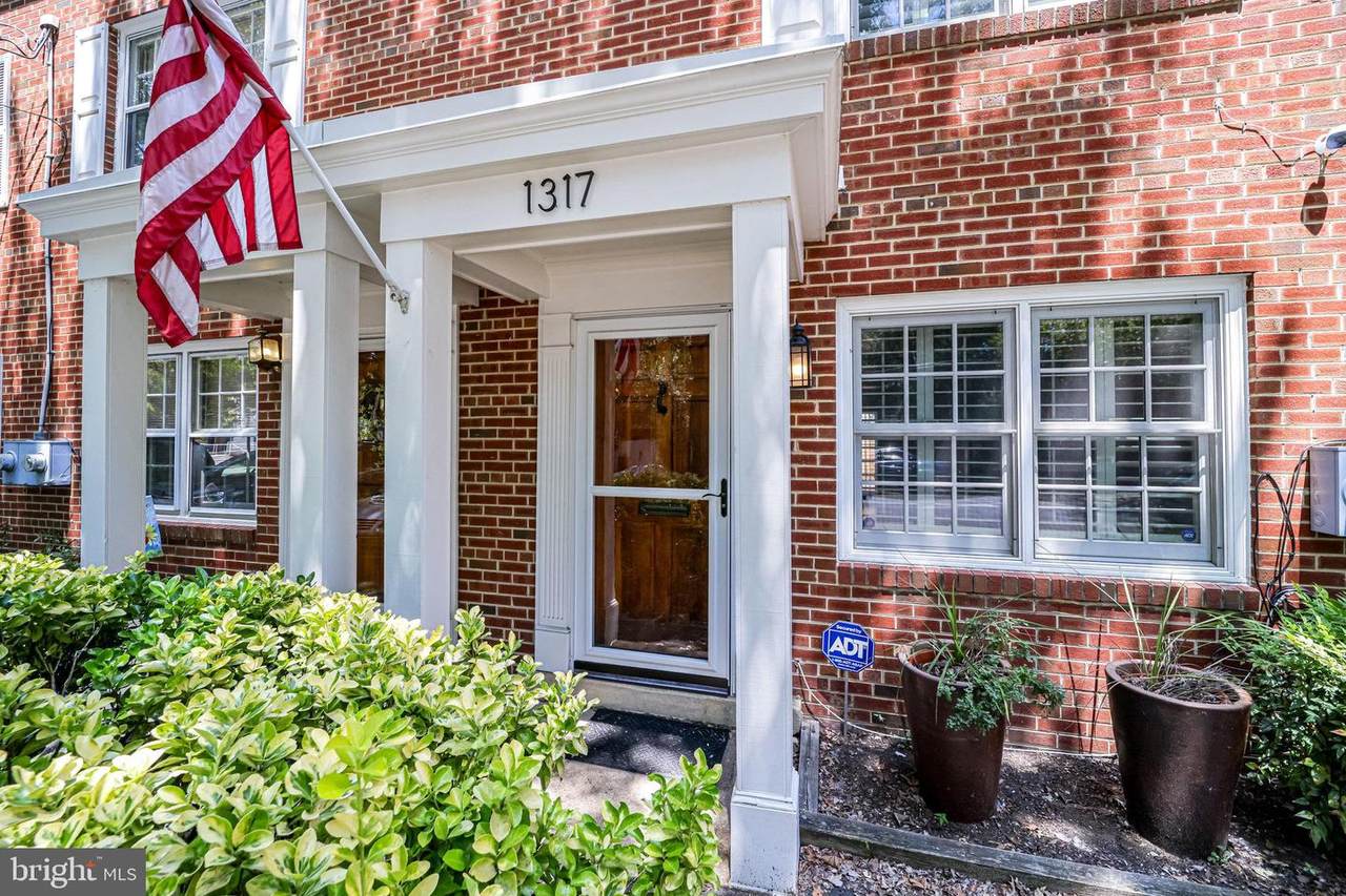 1317 Queen Street - Photo 1