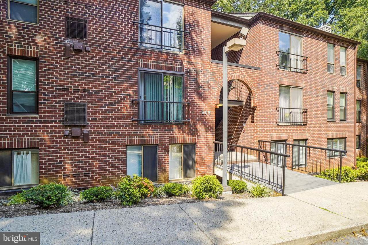 609 Hudson Avenue - Photo 1