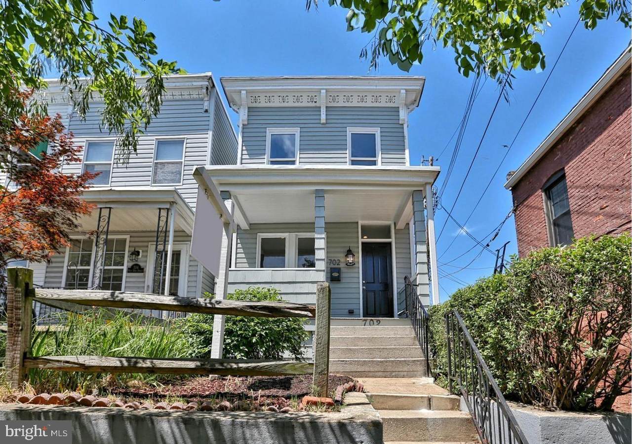 702 33RD Street - Photo 1