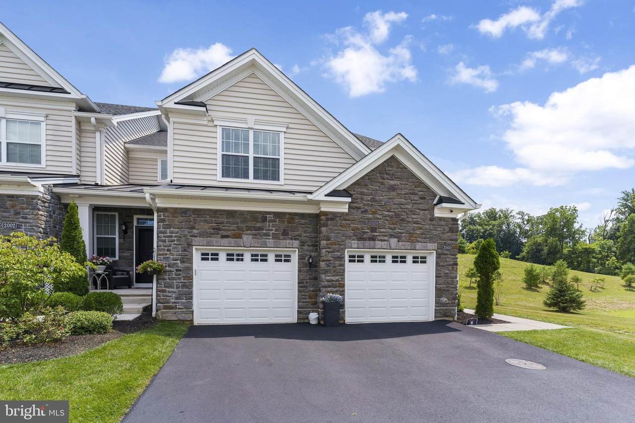 2000 Julia Drive - Photo 1