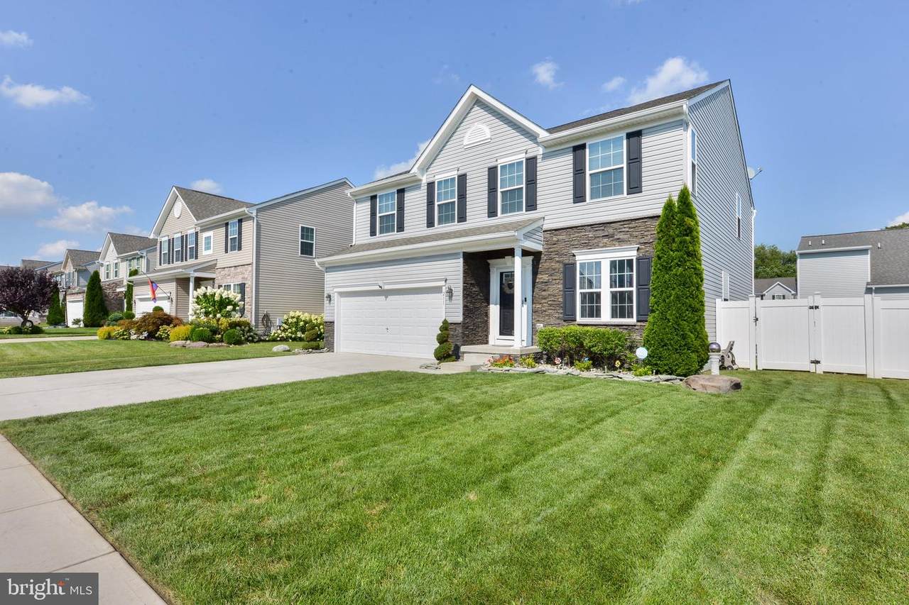 211 Blue Jay Lane - Photo 1