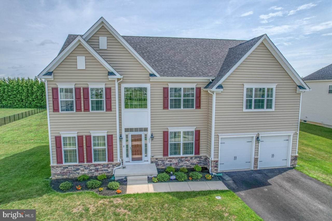 221 Clydia Court - Photo 1