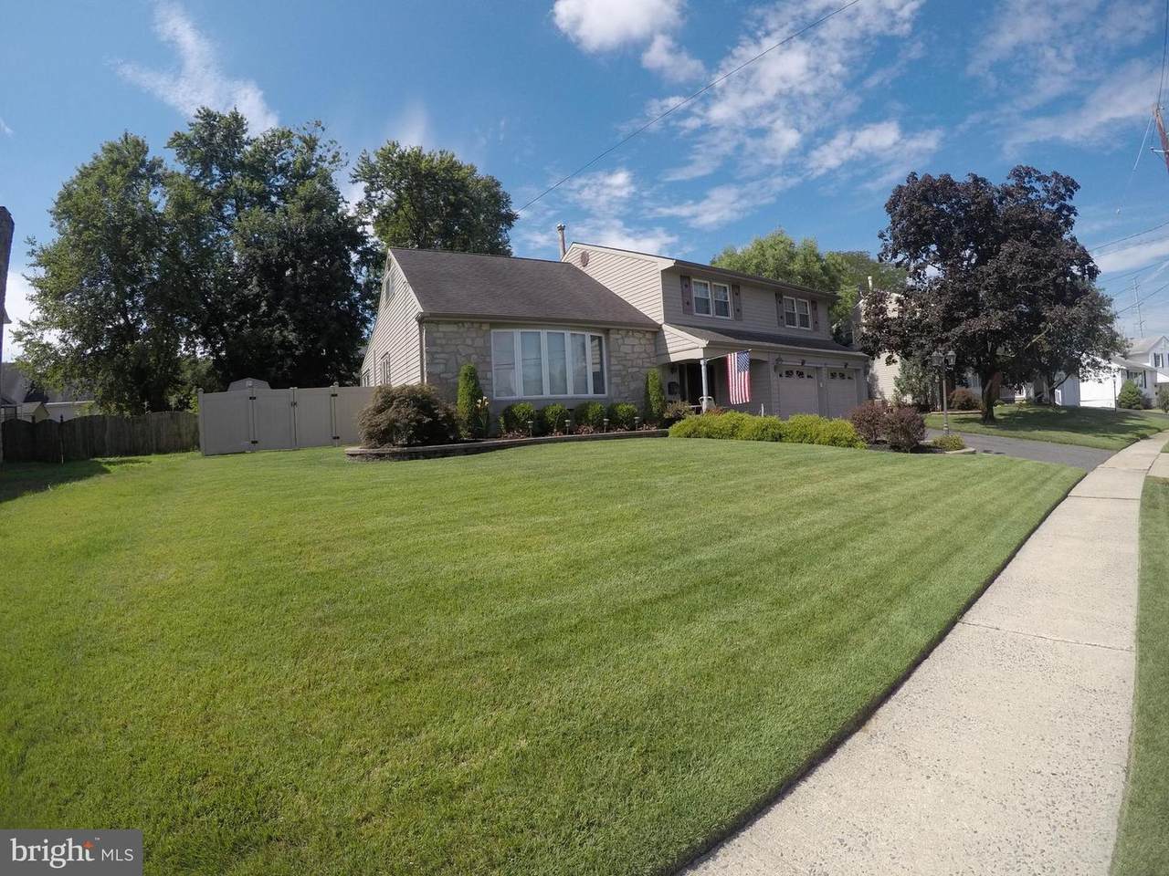 27 Kingsbridge Drive - Photo 1