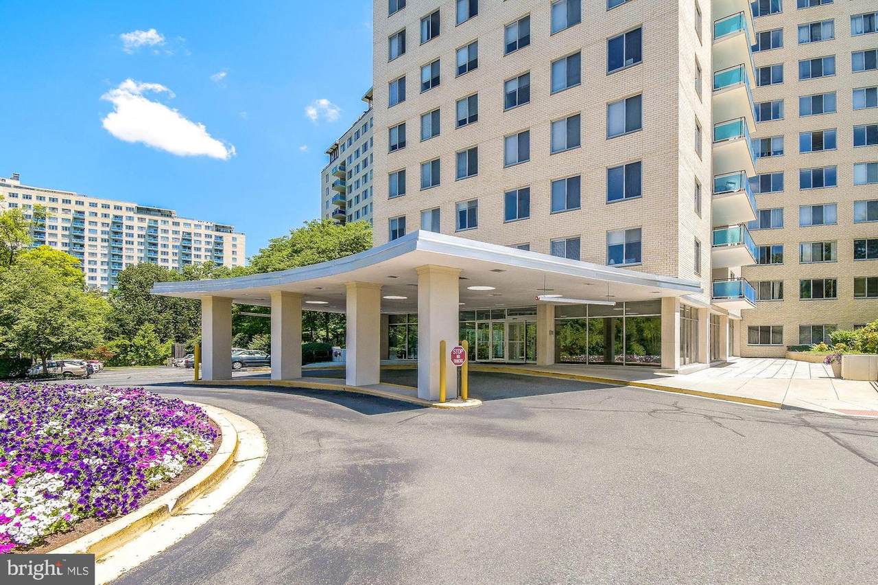 10401 Grosvenor Place - Photo 1