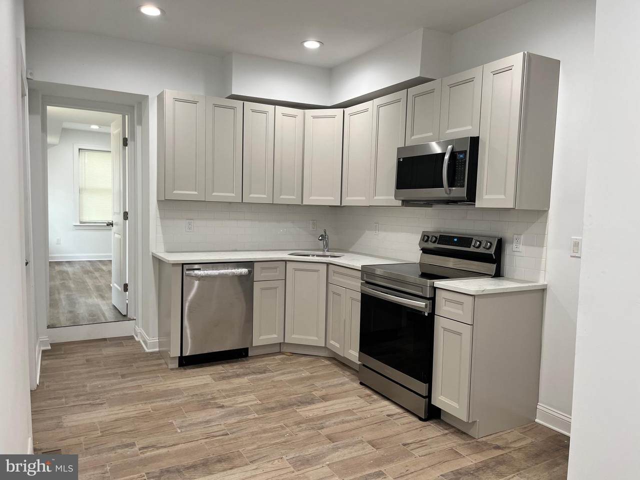 2231 Sydenham Street - Photo 1