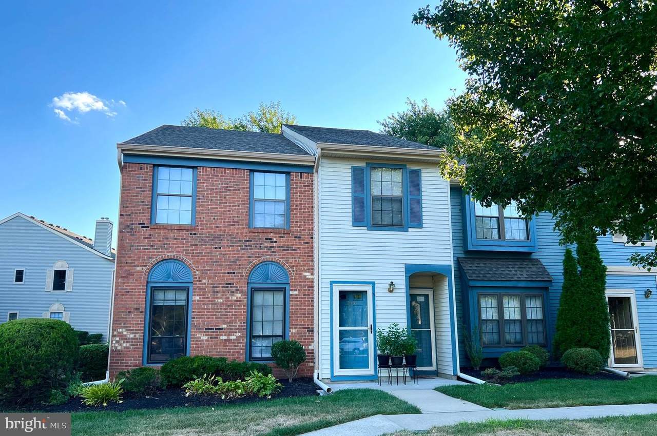 210 Wyndham Pl - Photo 1
