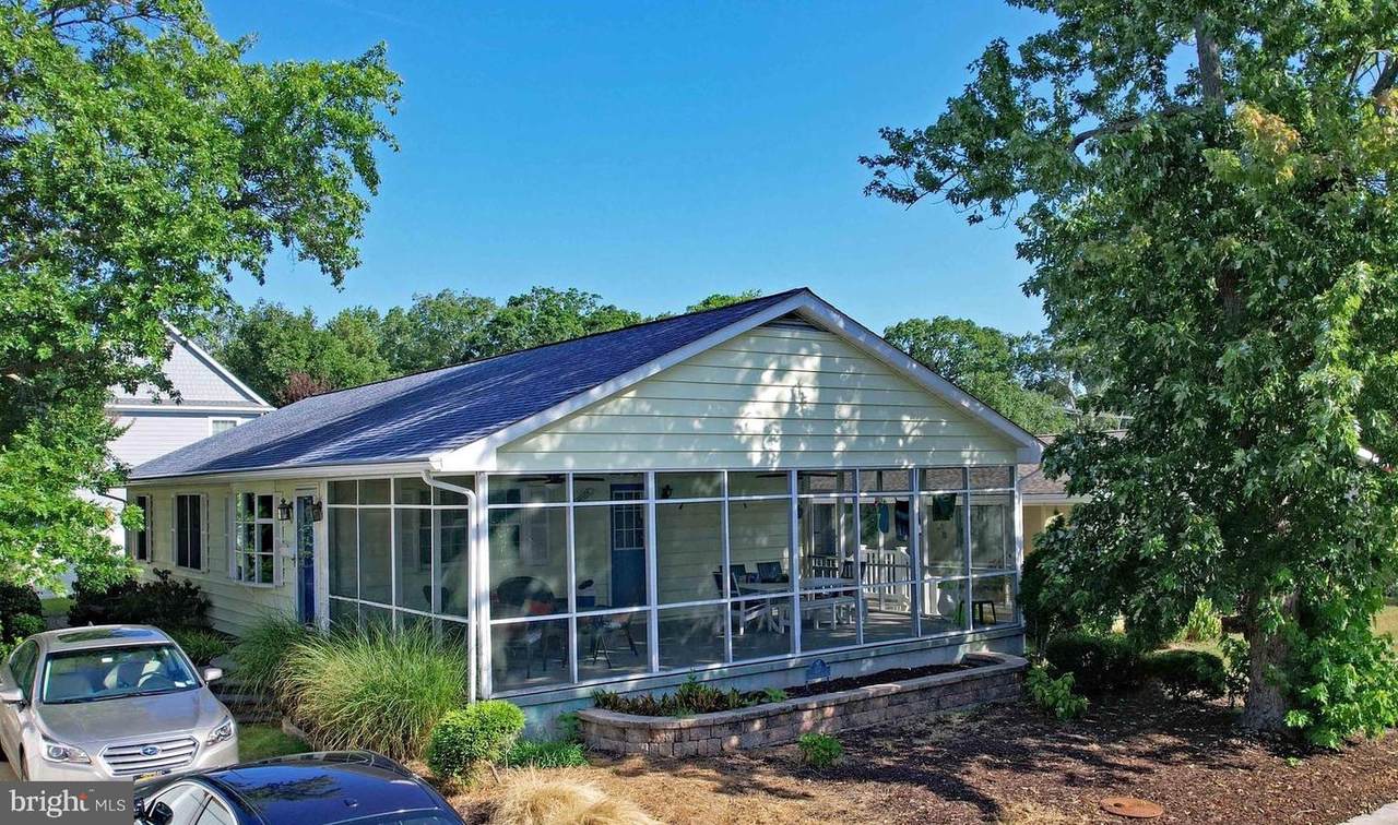 327 Country Club Drive - Photo 1