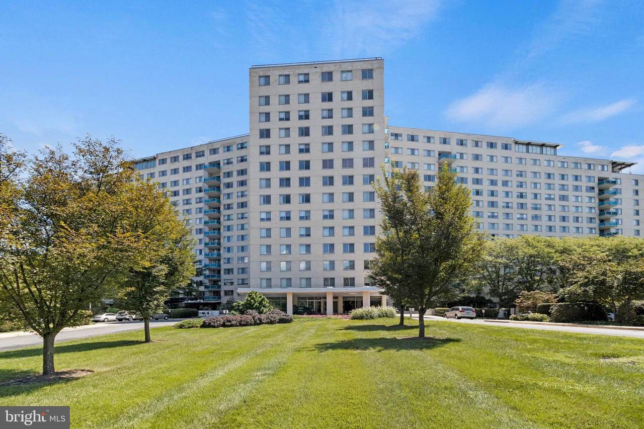10401 Grosvenor Place - Photo 1