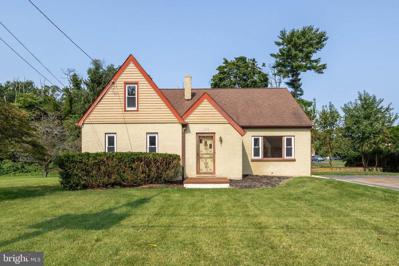 303 Warwick Road - Photo 1