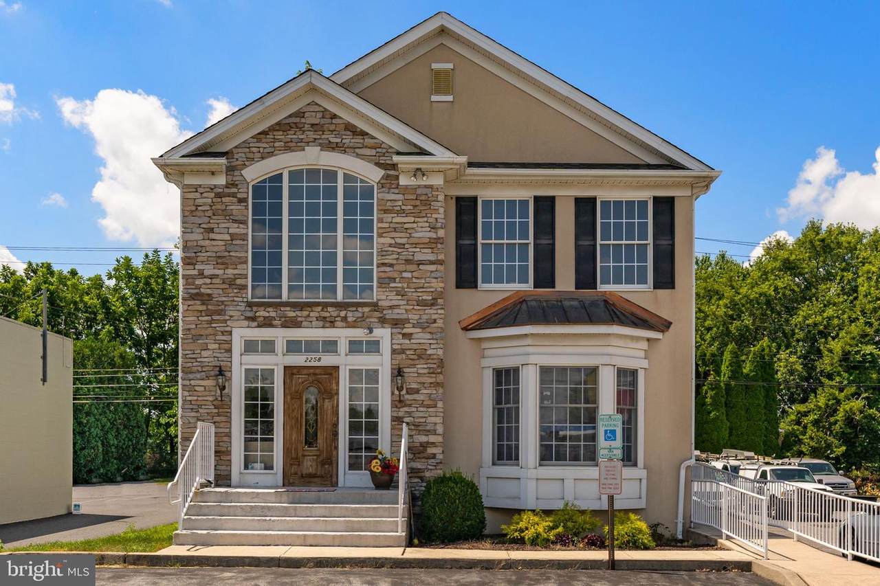 2258 Macarthur Road - Photo 1