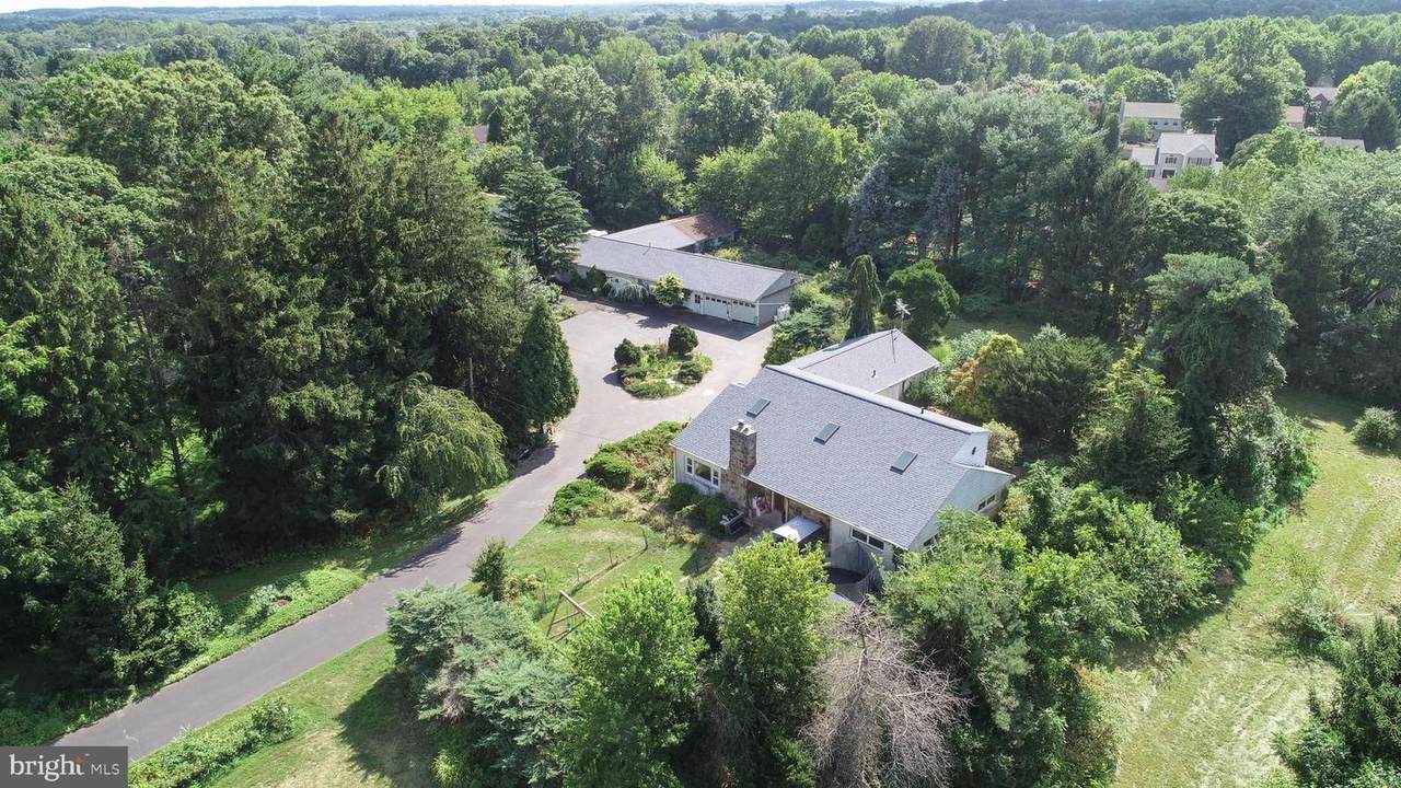 1297 Lindenhurst Road - Photo 1