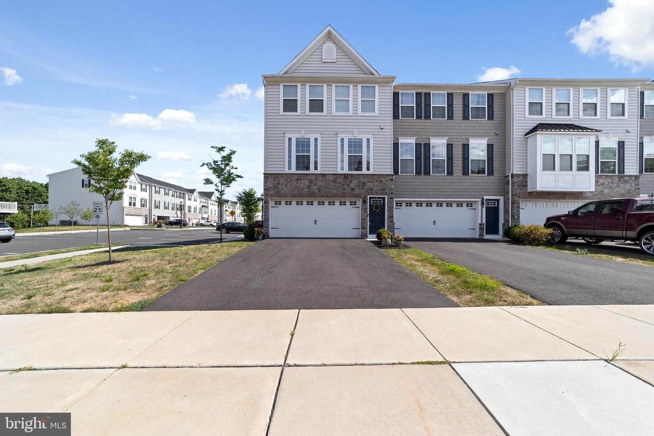 423 Arbor Boulevard - Photo 1