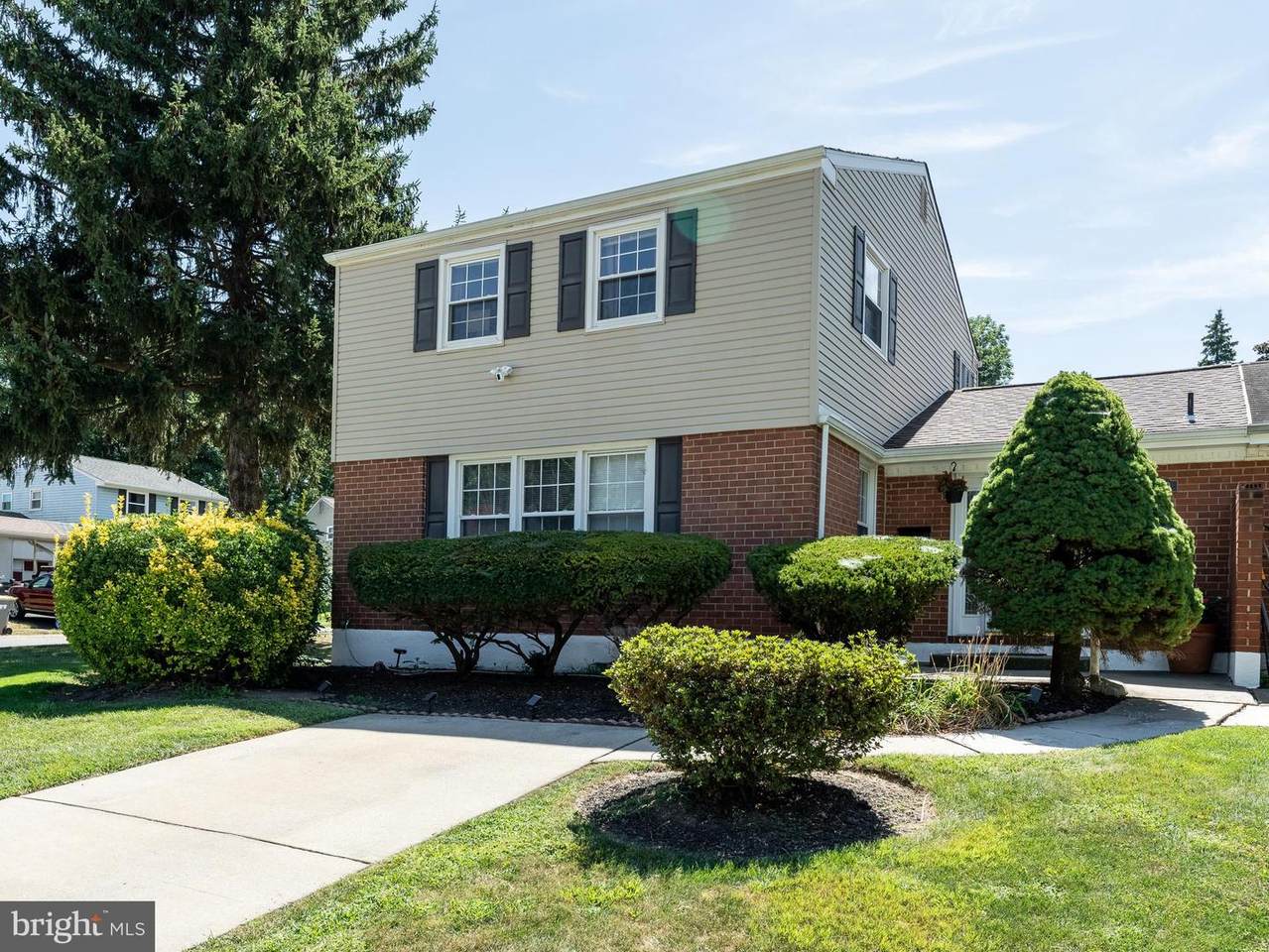 750 Plumtree Lane - Photo 1