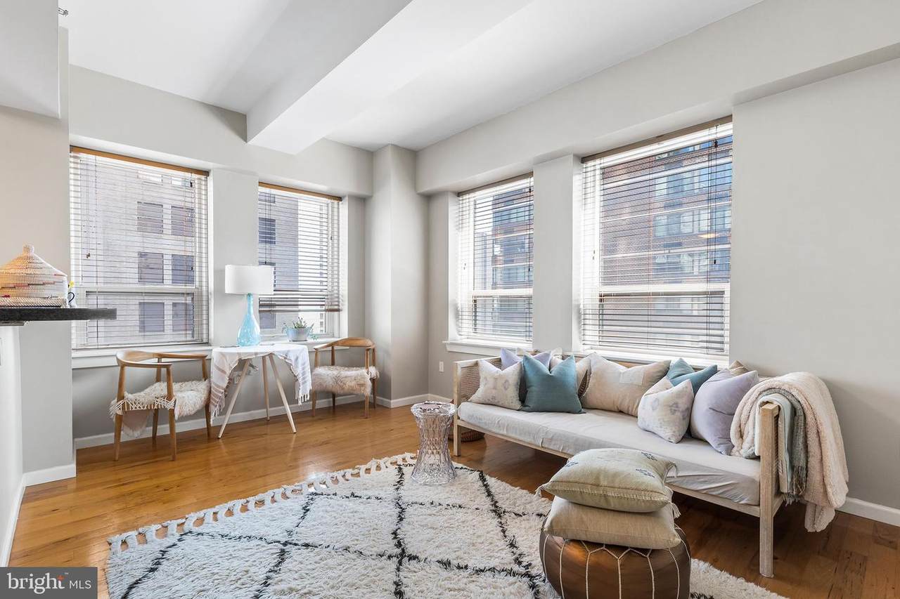 1425 Locust Street - Photo 1